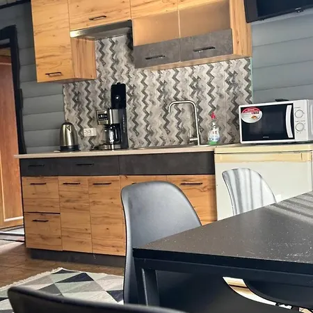 아파트 Wood-house